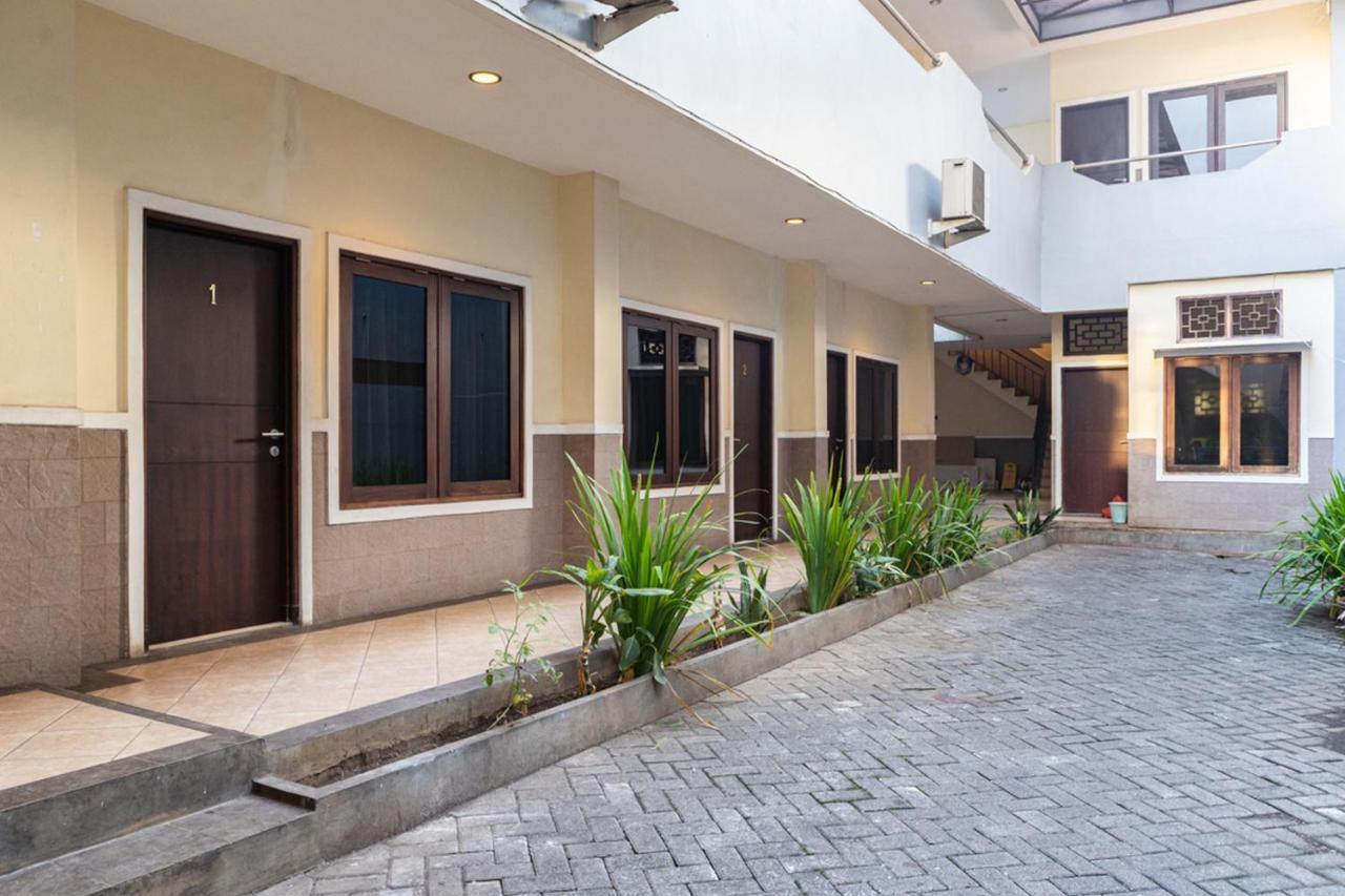 Reddoorz Near Bahu Mall Manado Malalayang Екстер'єр фото