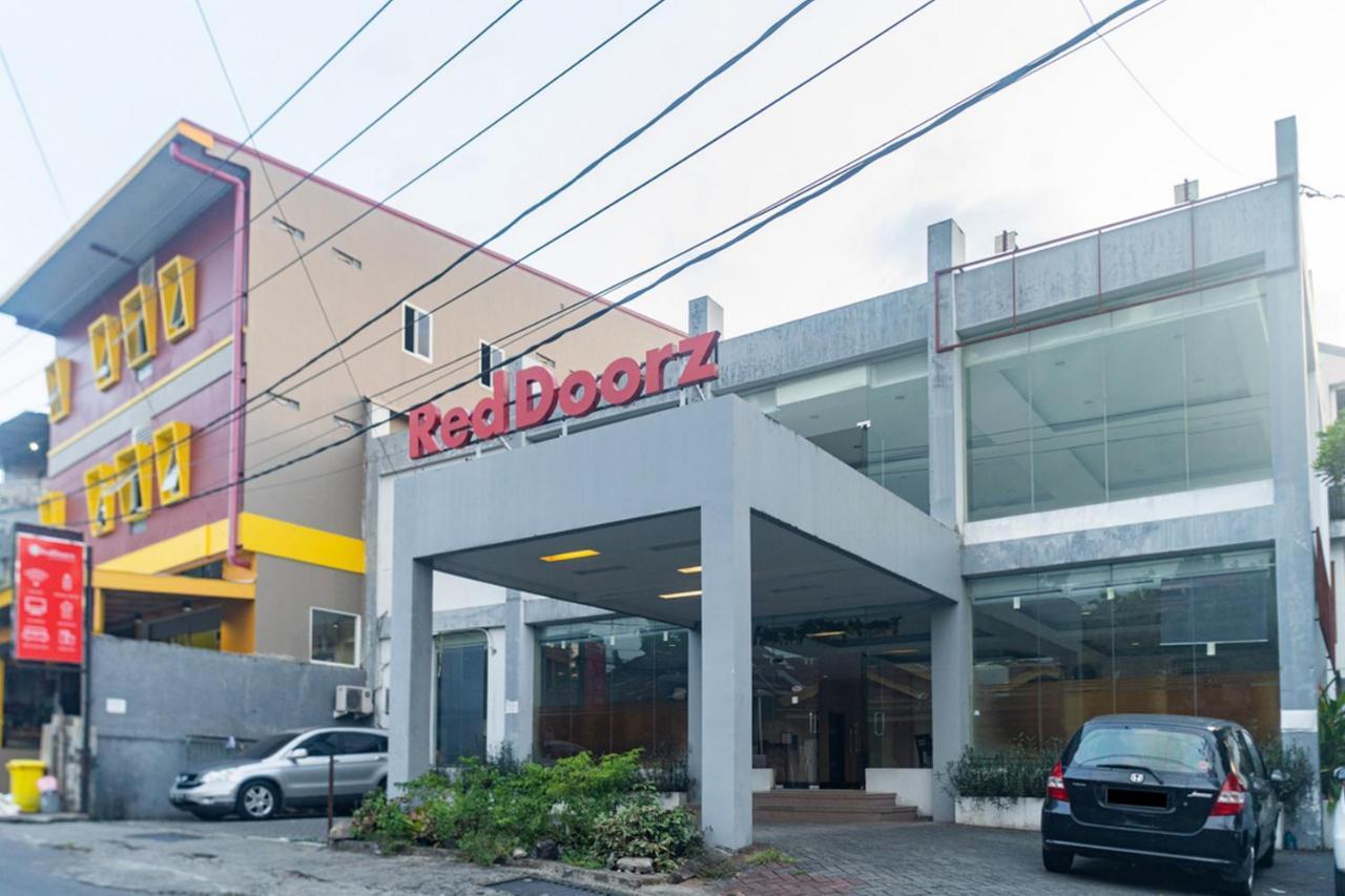 Reddoorz Near Bahu Mall Manado Malalayang Екстер'єр фото