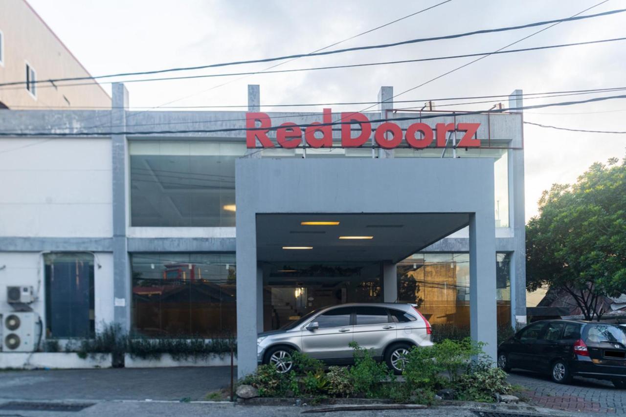 Reddoorz Near Bahu Mall Manado Malalayang Екстер'єр фото