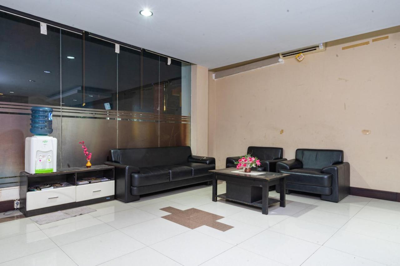 Reddoorz Near Bahu Mall Manado Malalayang Екстер'єр фото