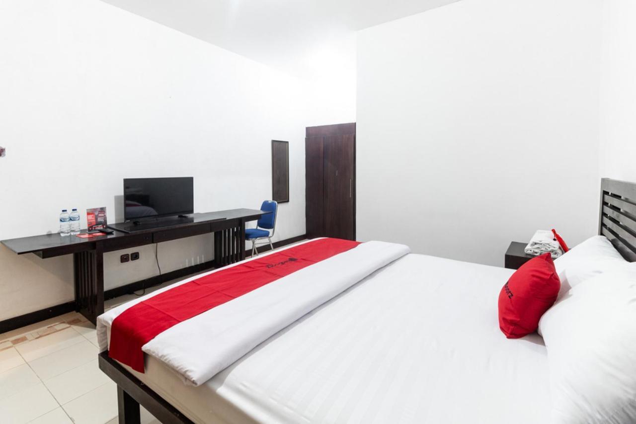 Reddoorz Near Bahu Mall Manado Malalayang Екстер'єр фото