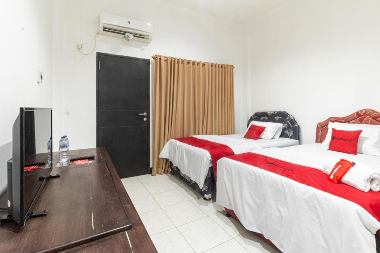 Reddoorz Near Bahu Mall Manado Malalayang Екстер'єр фото